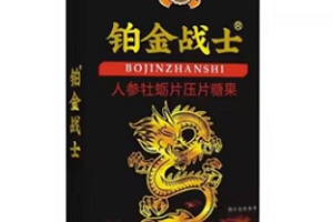 当我在地毯上刷短剧时,它们就这样守着我,我也是蛮幸福的